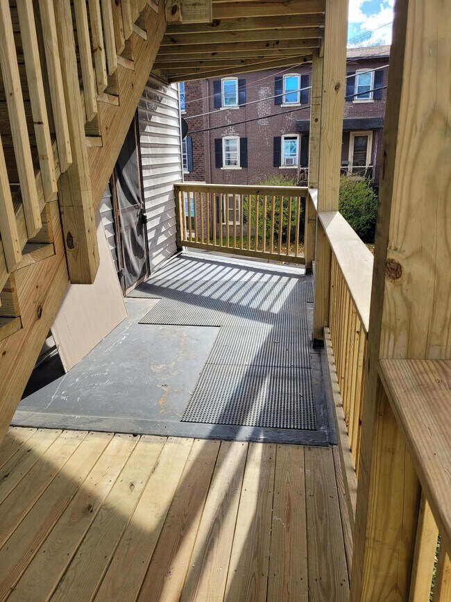 Building Photo - 366 North St