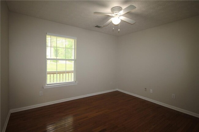 Building Photo - 1335 Carter Rd