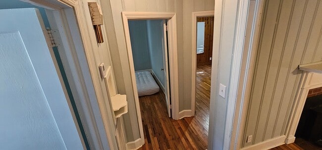 Building Photo - Cutie in the Country