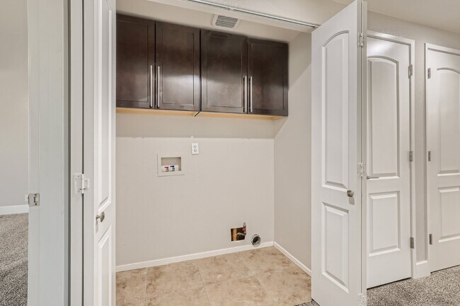 Building Photo - Discover this spacious and well-appointed 2-bedroom + office/den, 2-bath condo located in the hig...