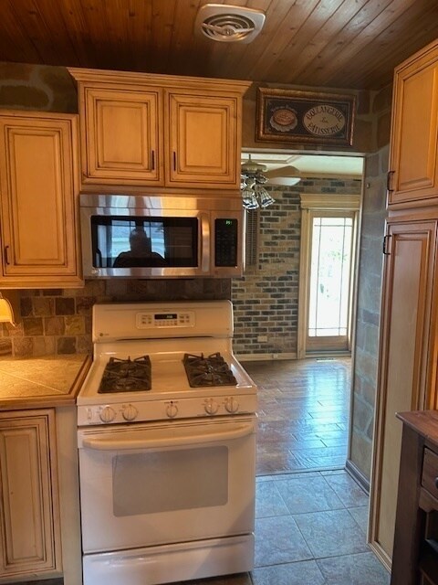 Building Photo - 1003 Sandpiper Ct