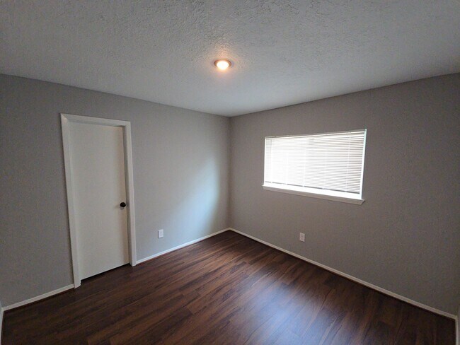 Building Photo - 19415 Southaven Dr