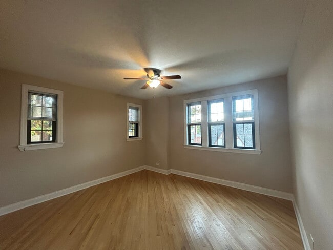 Building Photo - 894 Green Bay Rd