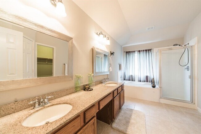 Building Photo - 9934 Barr Lake Dr