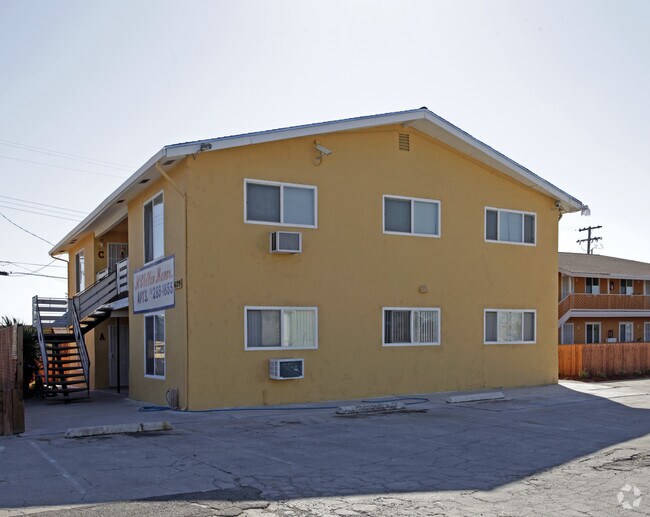Primary Photo - Zees Apartments
