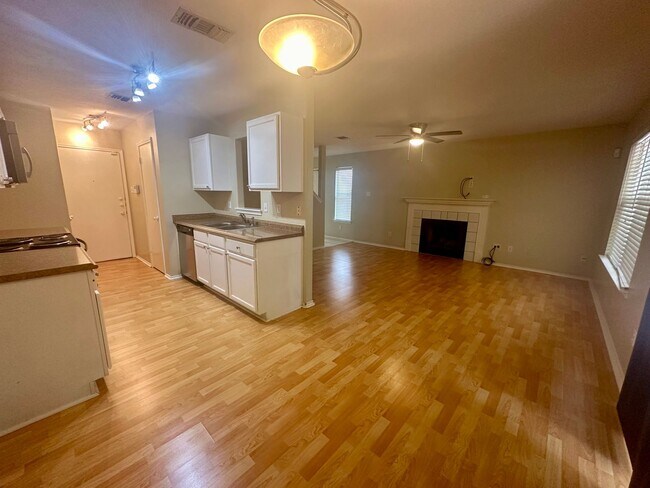 Building Photo - July Move-In Special- 3/2.5 in Gated Commu...