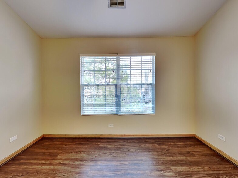 Building Photo - 1057 Sheridan Cir