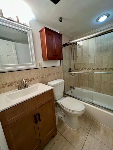 Building Photo - 242 Beacon St