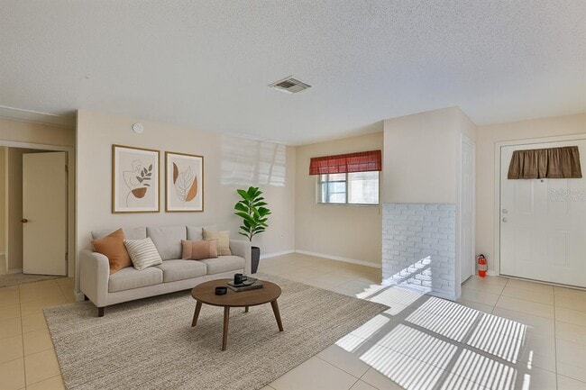 Building Photo - 11507 Valencia Dr