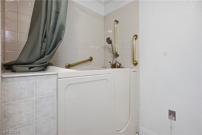 Building Photo - 2851 S Valley View Blvd