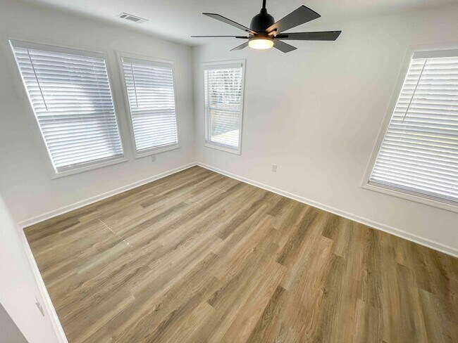 Building Photo - Beautiful 3BR Home Near Mozley Park!