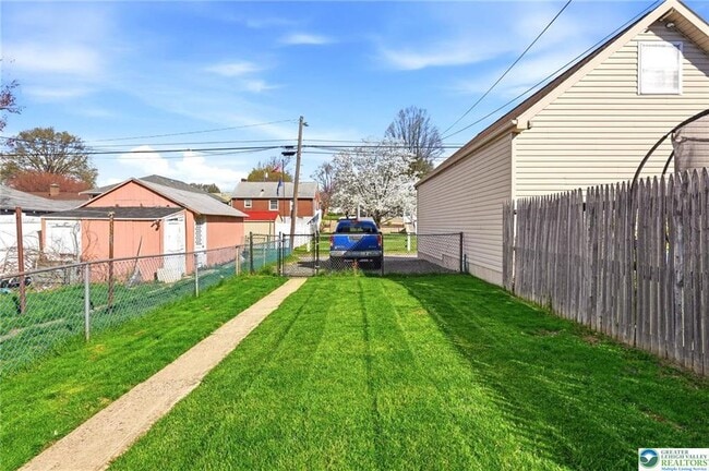 Building Photo - 819 Chestnut St