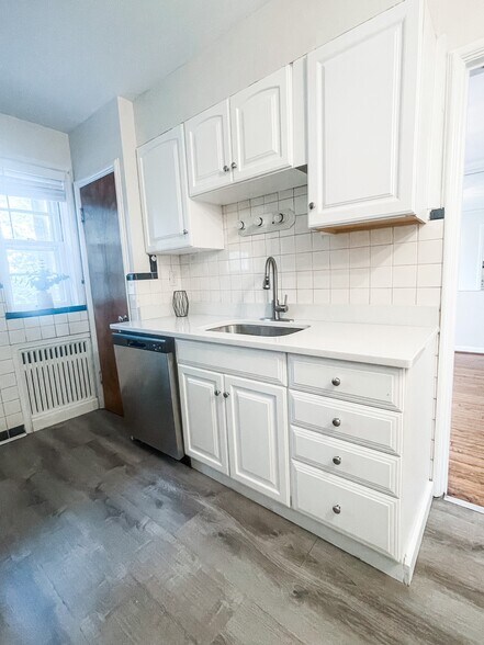Stainless appliances - 8150 Whitburn Dr
