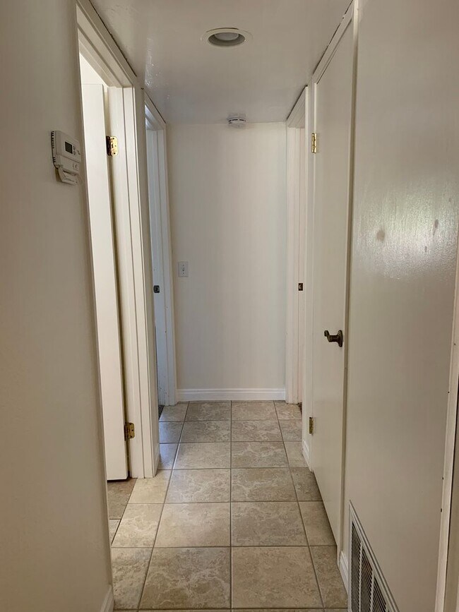 Building Photo - UPDATED2 Bed/2 Bath Alpine Oaks Condo