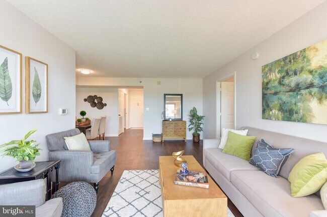 Building Photo - 2151 Jamieson Ave