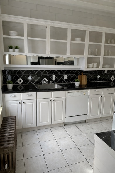 Building Photo - 624 Jefferson Ave