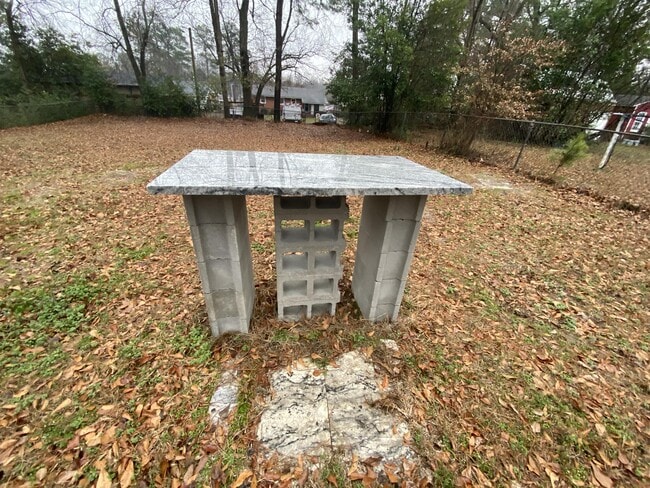 Building Photo - 1031 Revere St