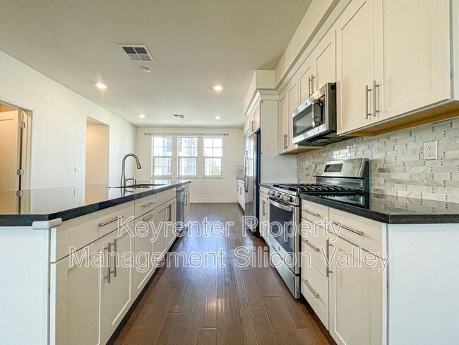 Building Photo - 37549 Willow St
