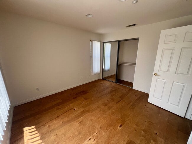 Building Photo - $4,500 - 4 Bed 2.5 Bath House located in G...