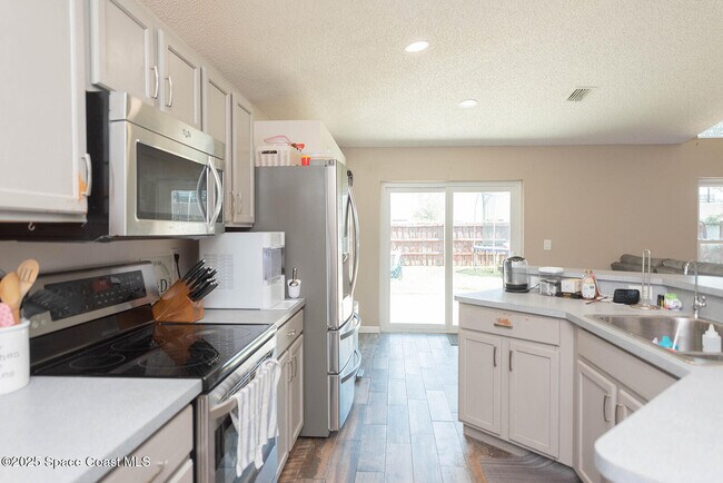 Building Photo - 2667 Deercroft Dr