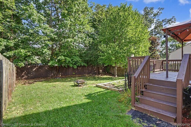 Building Photo - 7055 Oakridge Dr