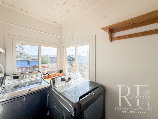 Building Photo - Light-Filled Home with Vaulted Ceilings, Bonus Basement & Walkable Location