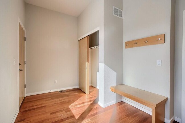 Building Photo - 2421 Rose Ct