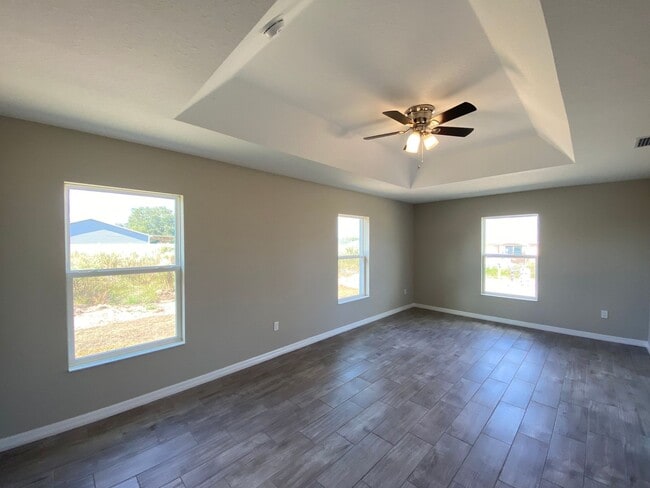Building Photo - Custom Home - Desirable SE Ocala neighborhood 3/2/2 ** Wont Last**