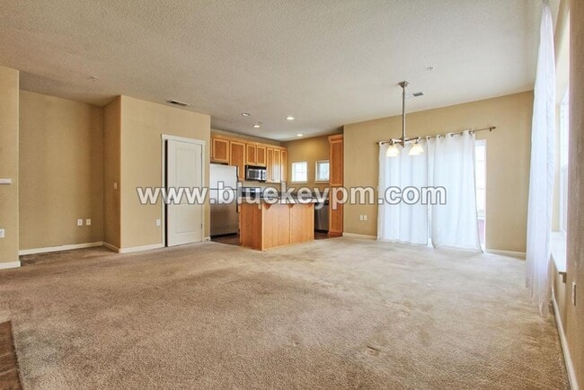 Building Photo - REDUCED $100.. 1/2 Month Rent Free!   2 Bed, 2.5 Bath Townhome at Woodhaven Crossing in Sherwood
