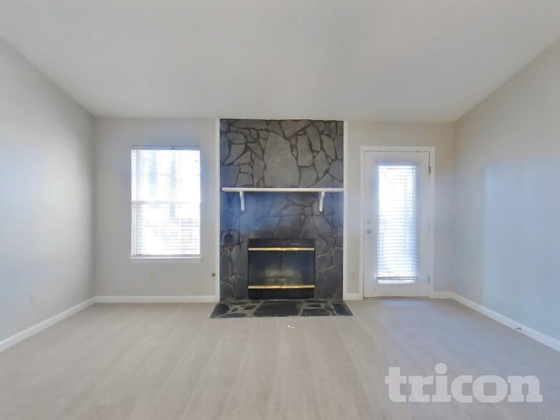 Building Photo - 165 Old Hampton Way