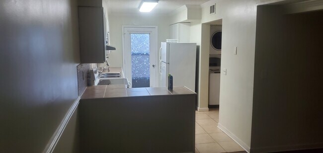 KITCHEN - 305 Creek Dr