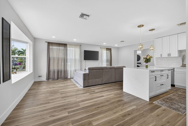 Building Photo - 701 37th St