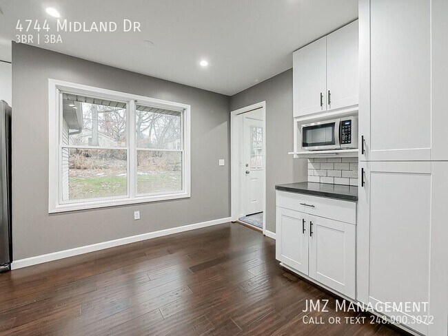 Building Photo - 4744 Midland Dr