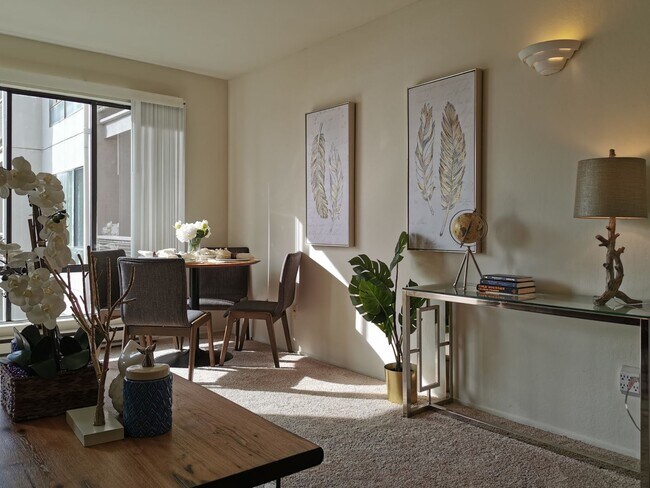 Building Photo - One Bedroom Condo Available in Watergate C...