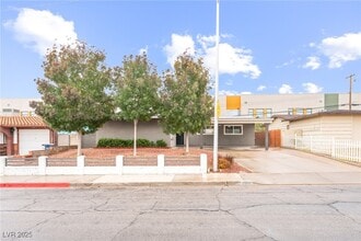 Building Photo - 2905 Kings Way