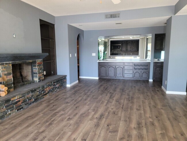 Building Photo - On the water! Updated 2bd/2ba Tempe Rental--COMING SOON