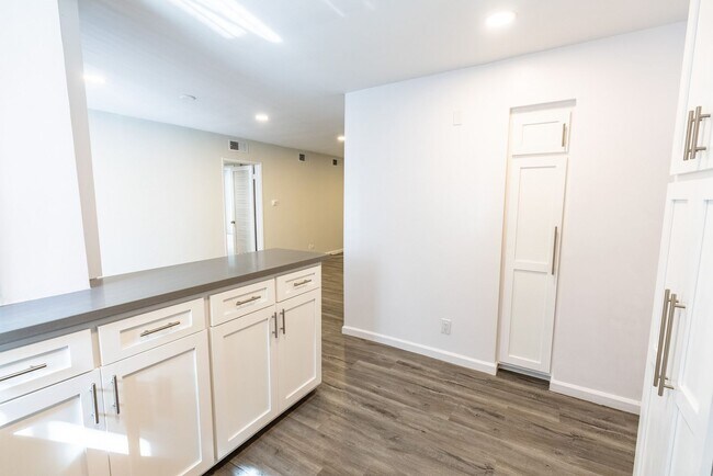 Interior Photo - 115 North Wetherly Drive