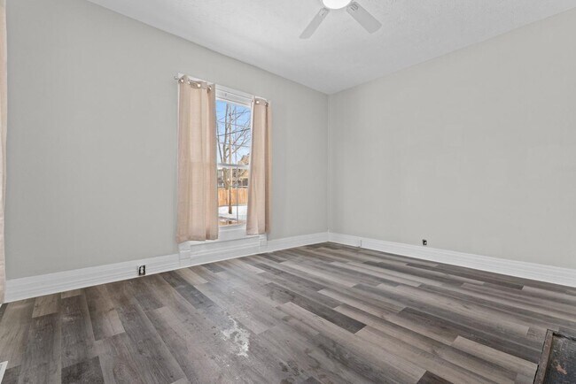 Building Photo - 111 S Vine St