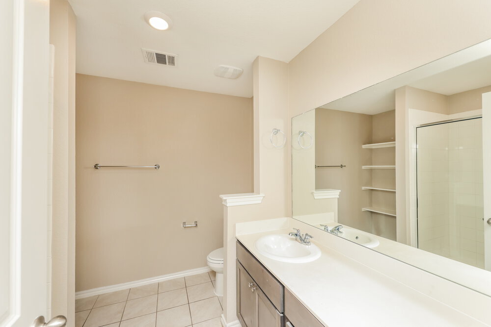 Building Photo - 2609 Hutchins Dr
