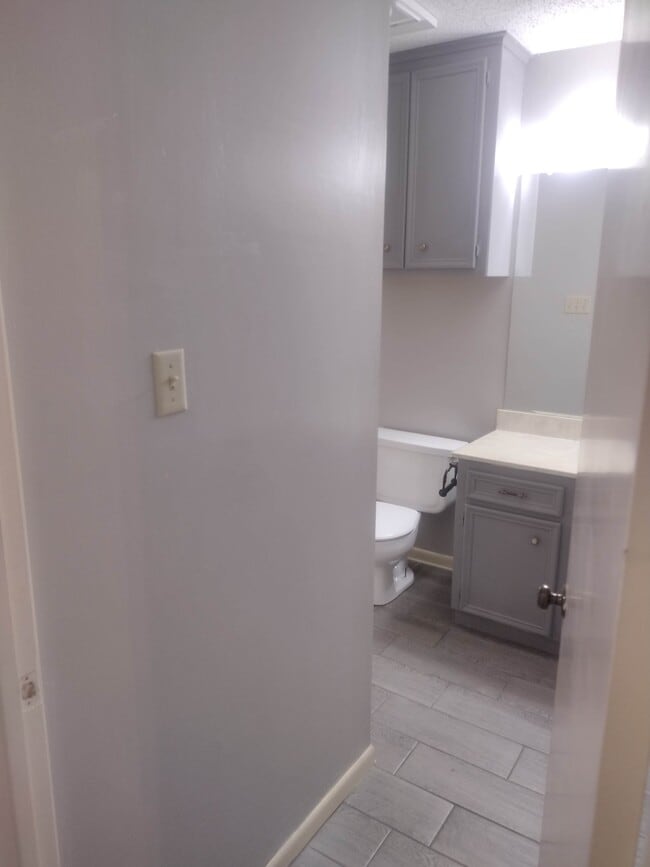 Building Photo - 529 Broad St