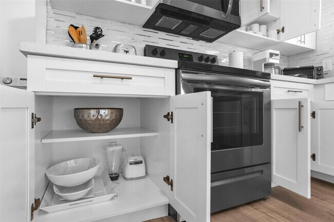 Building Photo - 5311 Pierce St