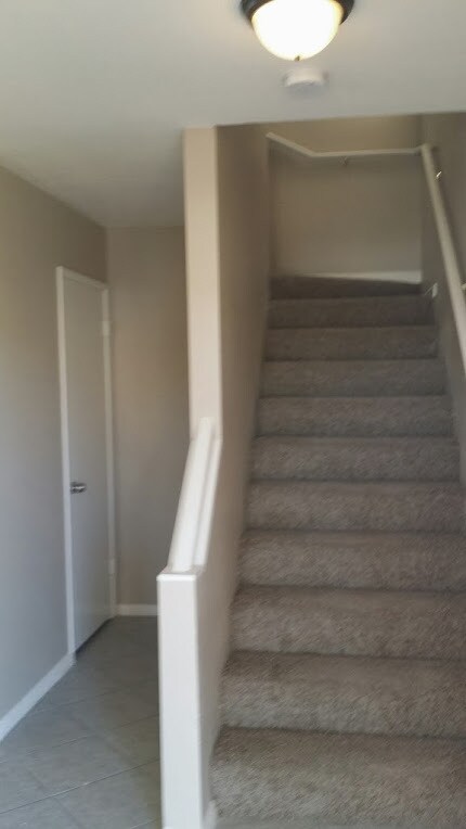 Building Photo - BEAUTIFUL & ELEGANT 3 BEDROOM 2 BATHROOM H...