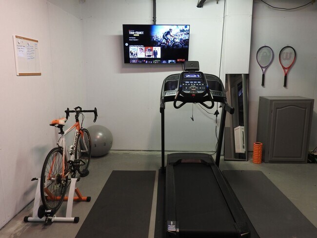 Building Photo - 804 Tulip Poplar Dr