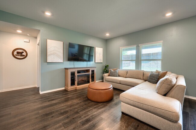 Building Photo - 3005 Barnhart Way