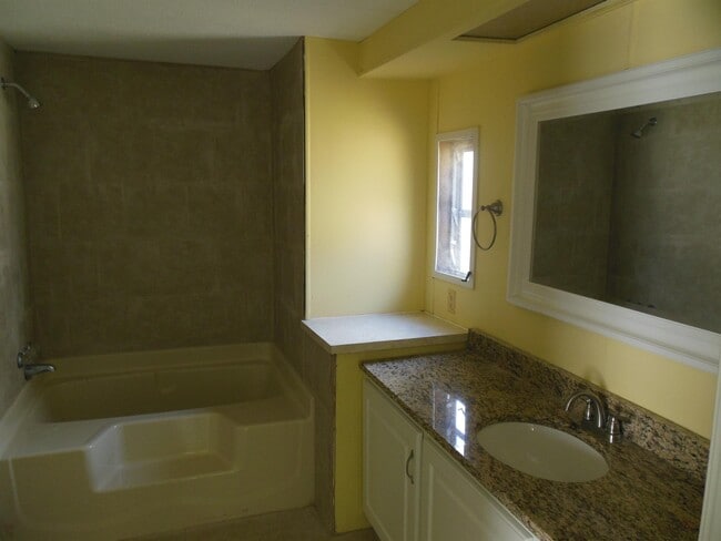 Building Photo - 2834 Apple Valley Dr