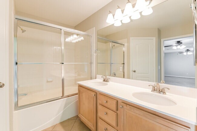 Building Photo - 1012 Desert Retreat Ct