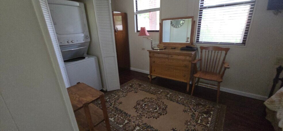 Building Photo - 1447 Lincoln Way