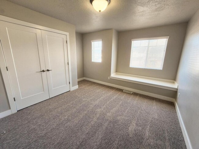 Building Photo - 277 E 1500 N St