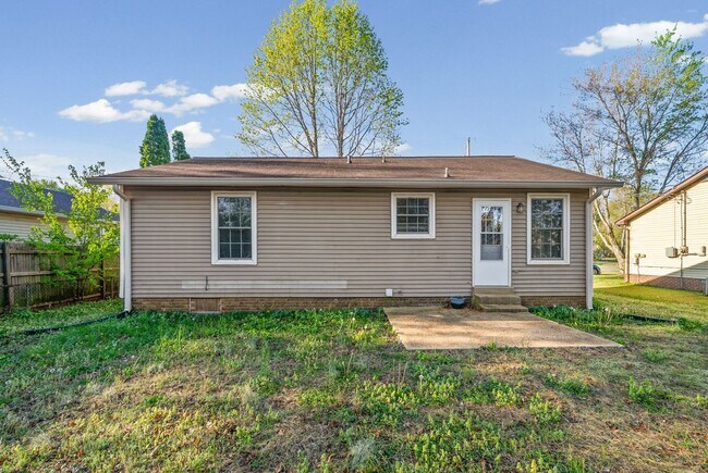 Building Photo - 3 Bedroom Pet Friendly Home For Rent!