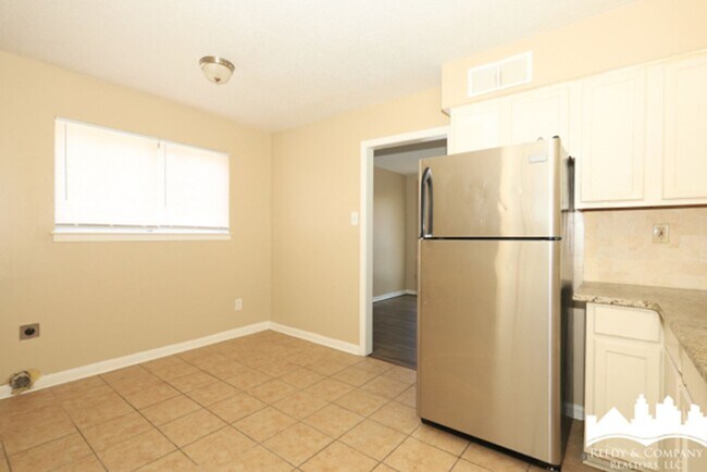 Building Photo - 11853 Dr Logan Rd